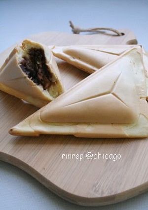 A picture of Taiyaki-style Snacks (with a sandwich press).