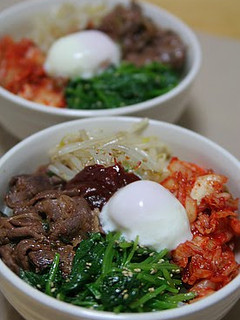 A picture of Easy Bibimbap with Yakiniku Sauce.