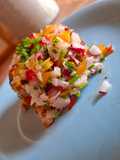 Tartare de crevettes, radis, tomates et citron