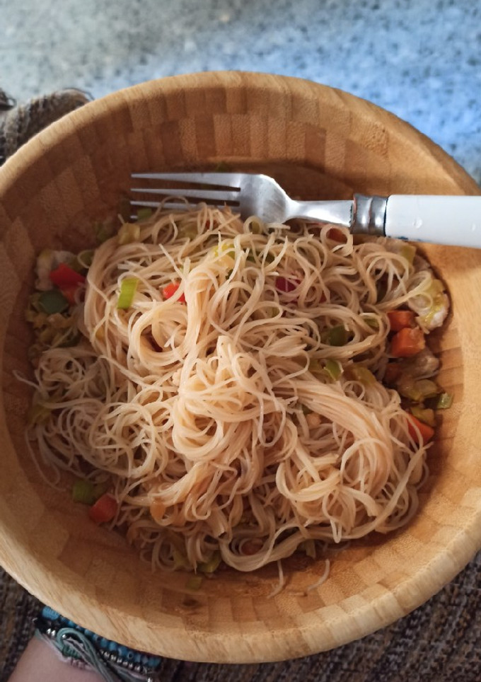 Una foto de Fideos de arroz con verduras