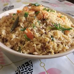 A picture of Khao Pad Gung.