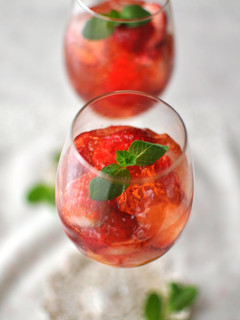 A picture of Strawberry Gelée with White Wine (Strawberry Jello).