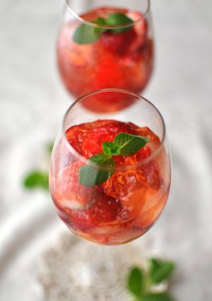 A picture of Strawberry Gelée with White Wine (Strawberry Jello).
