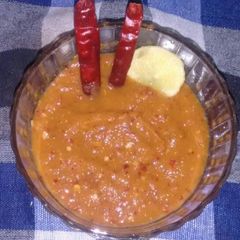 A picture of Khatti teekhi chutney.