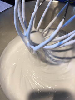 Una foto de Merengue industrial muy rico y fácil