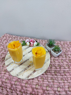A picture of Mango milk shake.