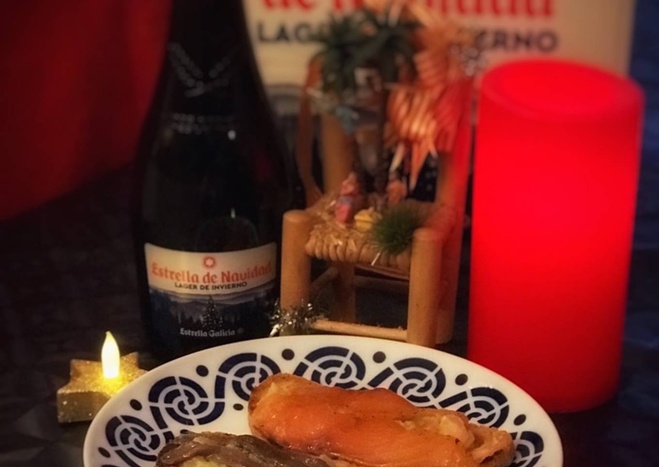 Tostas caseras de guacamole con salmón y anchoas