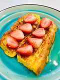 French toast - 2 Cách ăn sandwich với dâu tây cho bữa sáng nhanh gọn