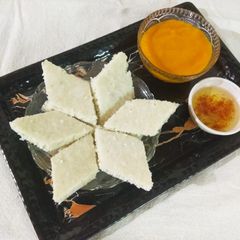 A picture of Idada or white dhokla.