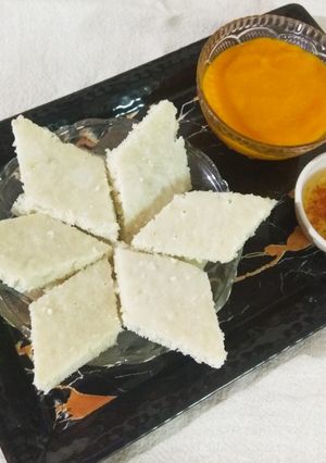 A picture of Idada or white dhokla.