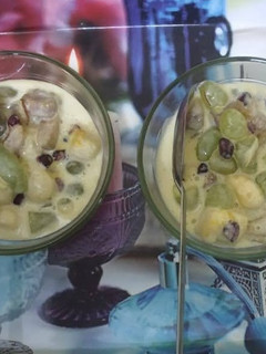 ફ્રૂટ કસ્ટર્ડ (Fruit Custard Recipe In Gujarati) રેસીપી મુખ્ય ફોટો