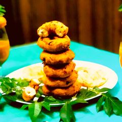 A picture of Medu Vada Urad Daal Vada.
