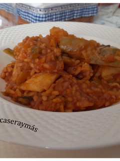 Una foto de Paella de bacalao y alcachofas