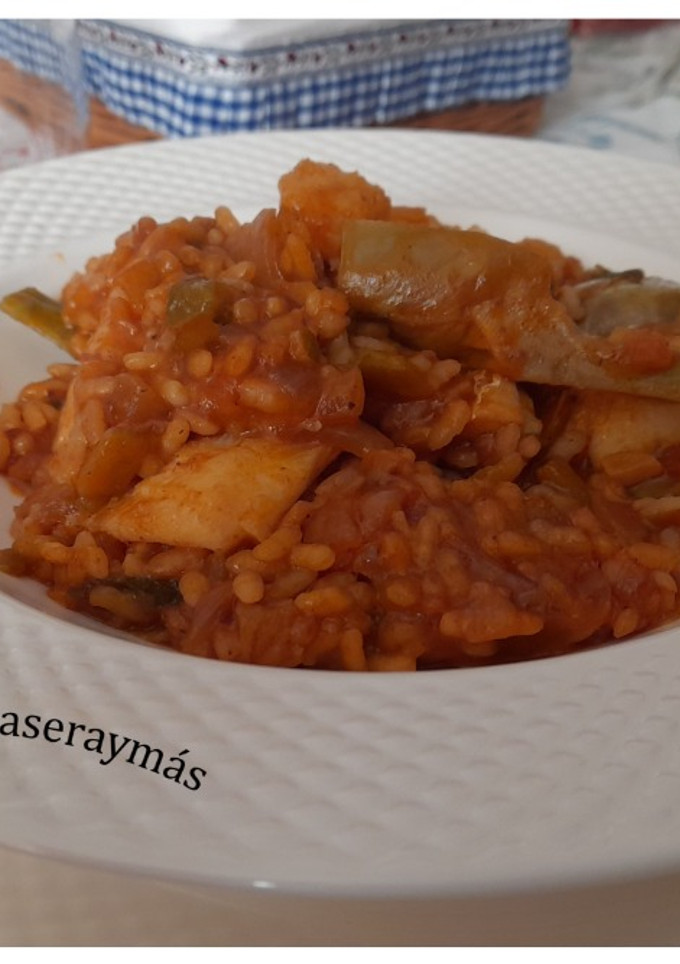 Una foto de Paella de bacalao y alcachofas