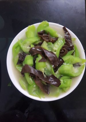 Hình của món Mướp hương xào mộc nhĩ.