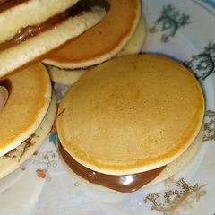 A picture of Mini pancakes 🥞😋 (مننی پین کیک).