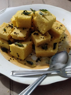 इंस्टैंट ढोकला(instant dhokala recipe in hindi) रेसिपी मुख्य फोटो