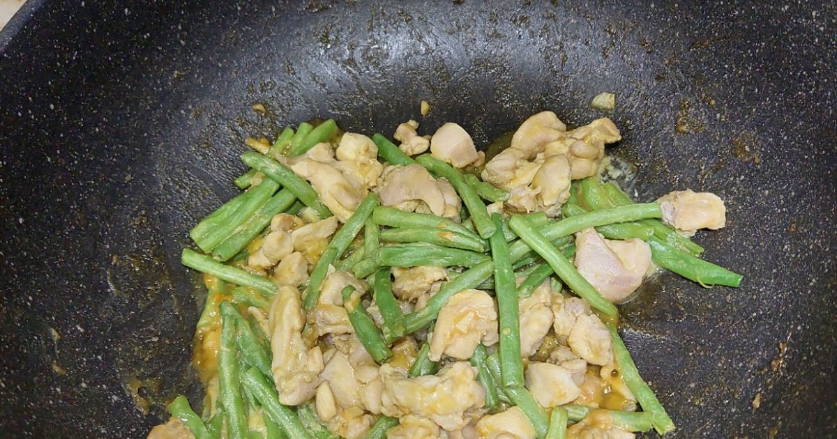 Tumis Buncis Telur Asin (Bumbu Royco Praktis)