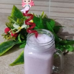 A picture of Banana 🍌🍌 strawberry 🍓 🍓 shake.