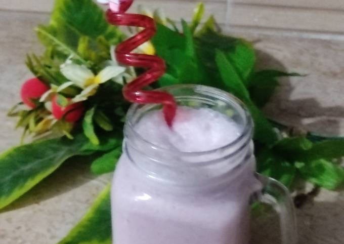 Banana 🍌🍌 strawberry 🍓 🍓 shake