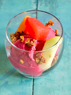 A picture of Raspberry & Melon Frozen Yoghurt.