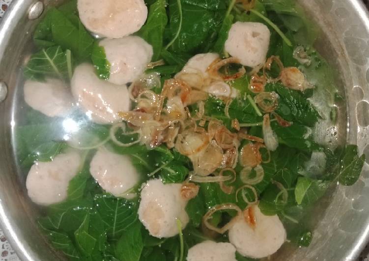 Sayur bayam bakso ala bunda ana