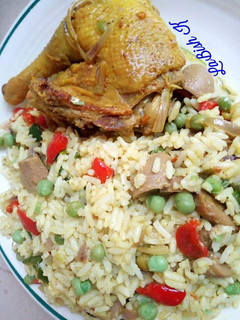 A picture of Coconut rice with fried chicken.