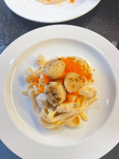 A picture of Fettuccine with Scallops and Tobiko Cream Sauce.