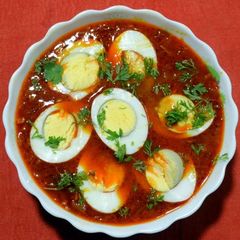 A picture of Egg curry.