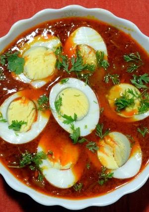 A picture of Egg curry.