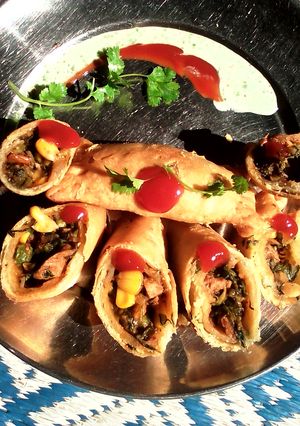 A picture of Spinich & corn rolls,coriender dip.