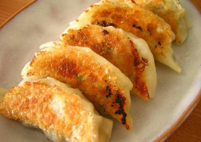 How to Cook Crispy and Juicy Gyoza Dumplings!