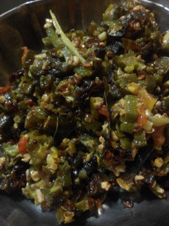 A picture of Okra Sabzi.