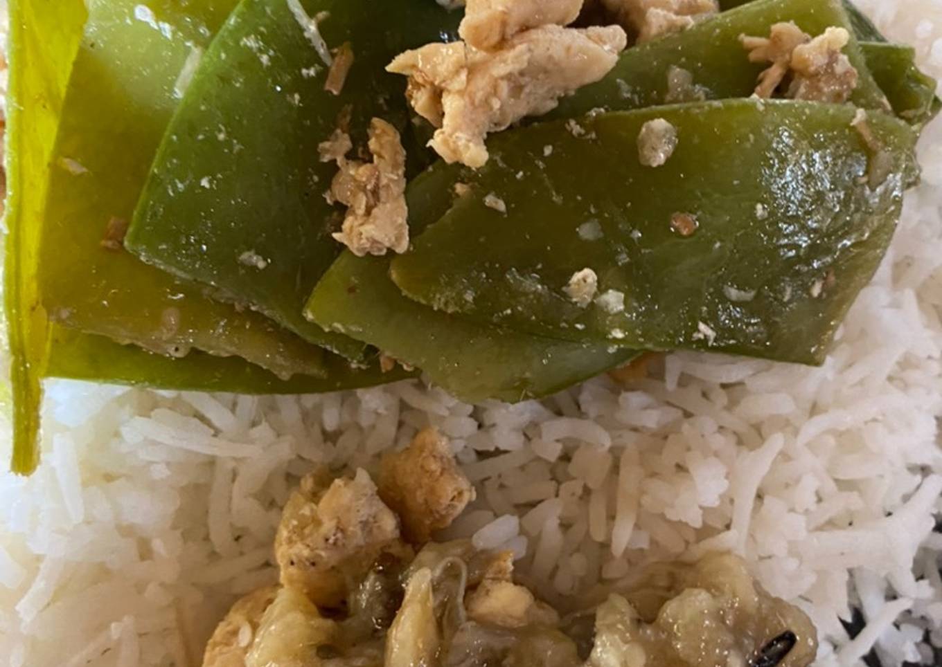 Pois mange tout accompagné d’escalope de poulet