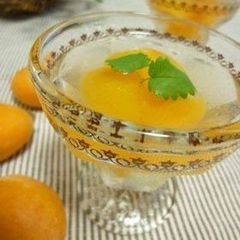A picture of Early Summer Loquat Jello.
