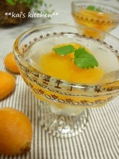 A picture of Early Summer Loquat Jello.