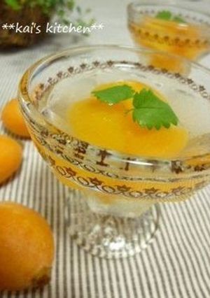 A picture of Early Summer Loquat Jello.
