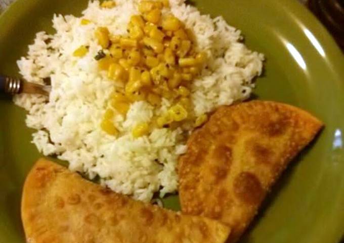 Recipe of Quick White rice, sauteed corn and ground turkey empanadas