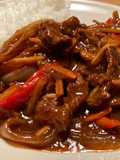 Stir-fry de ternera con bambú y pimientos