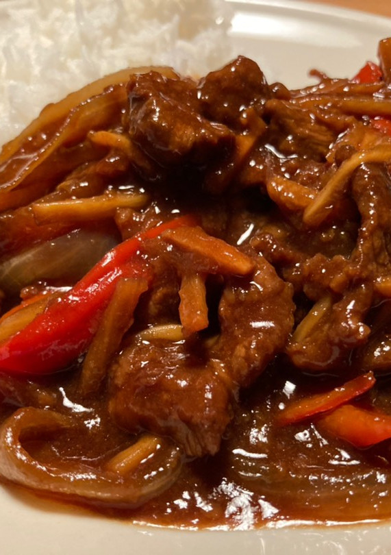 Una foto de Stir-fry de ternera con bambú y pimientos