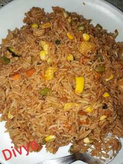वेजिटेबल फ्राइड राइस (vegetable fried rice reicpe in Hindi) रेसिपी मुख्य फोटो