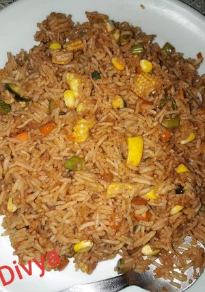 वेजिटेबल फ्राइड राइस (vegetable fried rice reicpe in Hindi) रेसिपी मुख्य फोटो