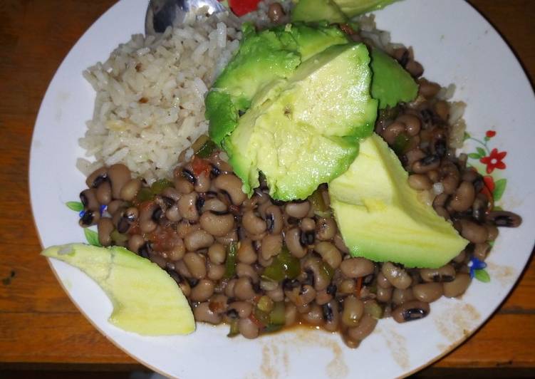 Fried white beans served with rice