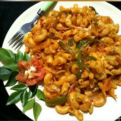 A picture of Macaroni with veggies.