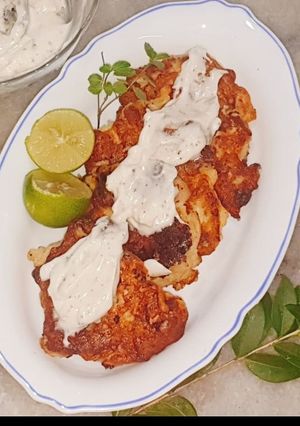 A picture of Cheesy chicken fritters.