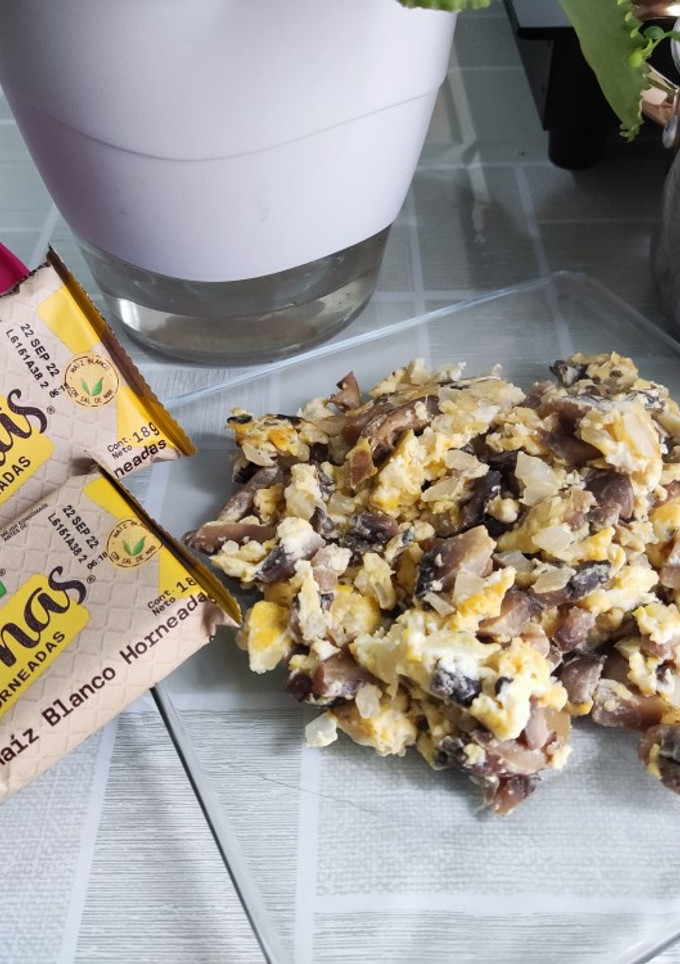 Una foto de Huevo con cebolla y champiñón! 🤤