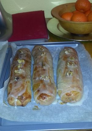 A picture of Mary's nut roll.