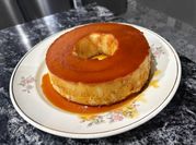 Una foto de caramelo para budín de pan