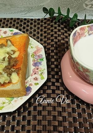 Hình của món Bánh sandwich nướng bò phô mai.