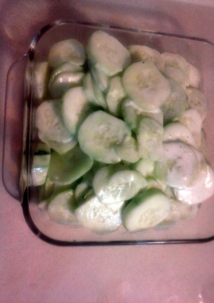 A picture of Easy Ranch Cucumbers.